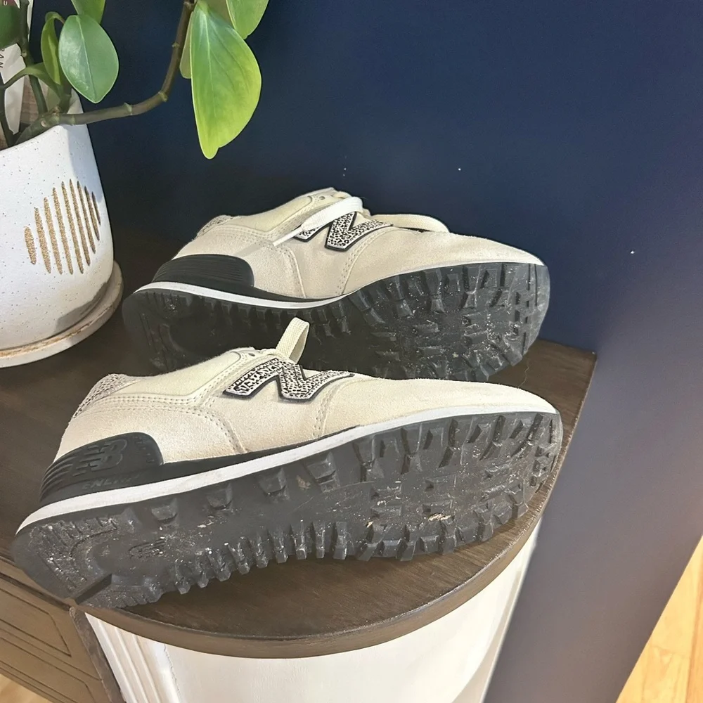 New Balance 574 Women's Beige and Black Sneakers - Picture 3 of 4